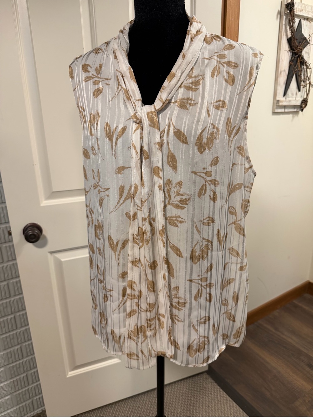 Anne Klein Sleeveless Blouse Women’s XL Ivory Gold Floral Career Top